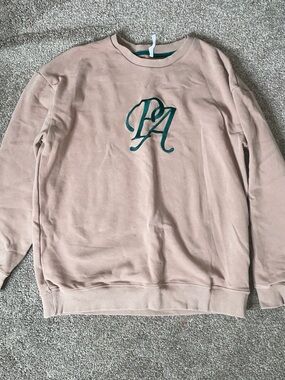 P'tula Crewneck Sweatshirt in Dusty Pink with Green Monogram